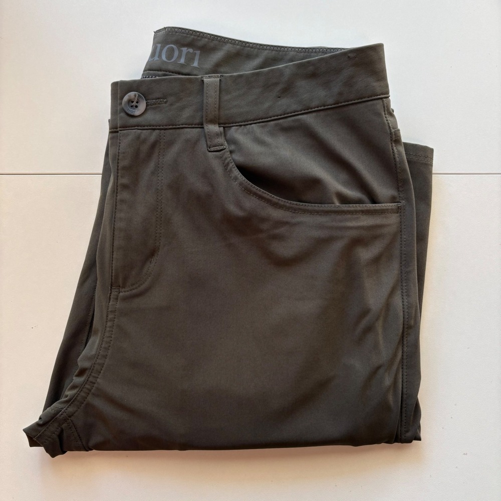 Vuori Meta Pants Mens 31 Charcoal Grey Technical Stretch Performance Trousers